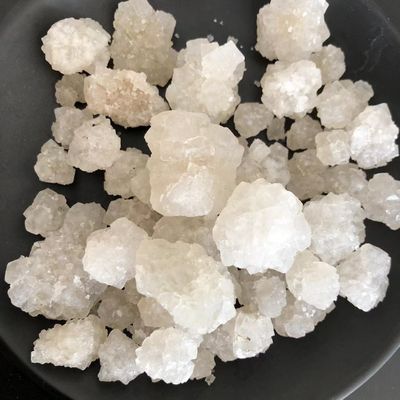 सामग्री 94.5% औद्योगिक नमक बड़े कच्चे समुद्री नमक कण उच्च शुद्धता कैस 7647-14-5